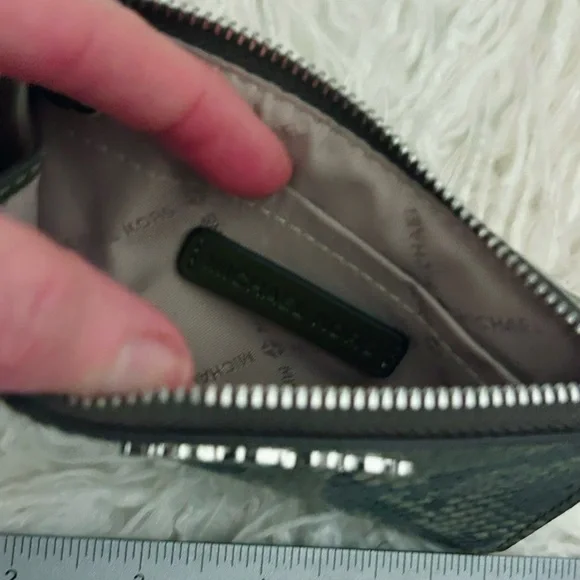 Michael Kors Jet Sey Travel Olive Green Snake Print Coin Pouch Card Holder NWT - Picture 2 of 3